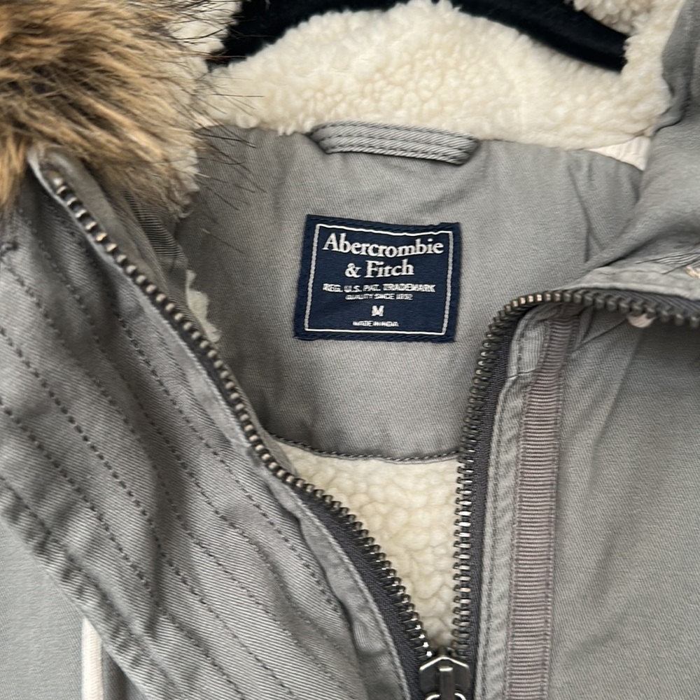 Abercrombie Sherpa Lined Parka. Size Medium. Grey. Worn once. Smoke free home. - Picture 3 of 5